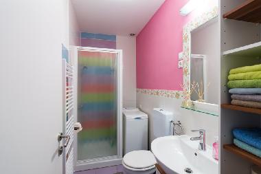 Bathroom with midi towels