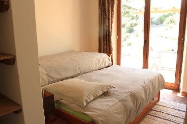 Extra bedroom with 2 beds