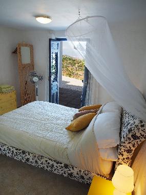 Lemon suite bedroom