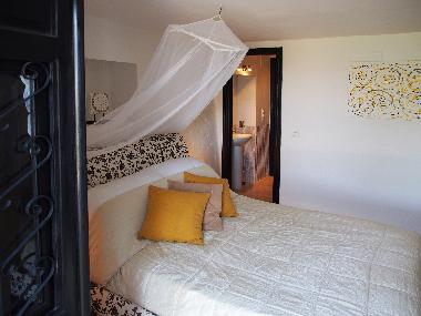 Lemon suite bedroom