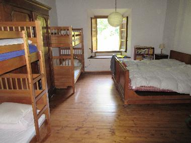 6 beds room, forest&water sound behind the 2 windows