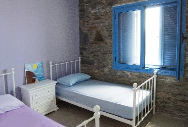 Bedroom 2 beds with direct sea view