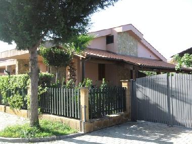 Holiday House in Campofelice di Roccella (Palermo) or holiday homes and vacation rentals