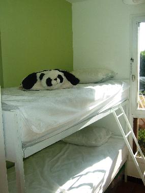 Twin beds in secondary room