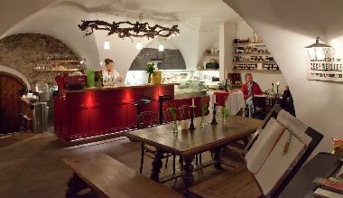 wine restaurant, 5 days/month open