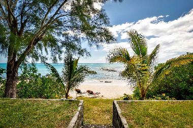Holiday House in Pointe aux Canonniers (Grand Baie) or holiday homes and vacation rentals