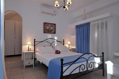 Hotel in Antiparos (Kyklades) or holiday homes and vacation rentals