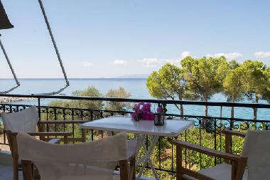 You can enjoy beautiful sunsets by the sound of the lapping waves and the chirping of birds!