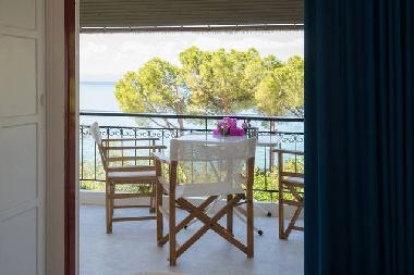 Breathtaking views over the Messinian Bay!