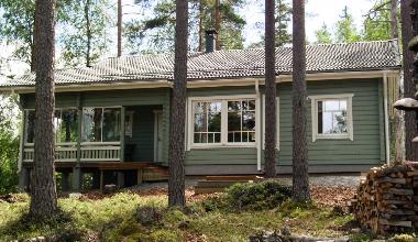 The villa is located on a cape and you can see the lake from all the windows of the villa.