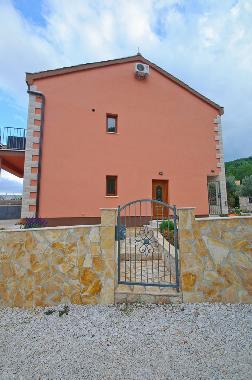 Holiday House in Slatine (Splitsko-Dalmatinska) or holiday homes and vacation rentals