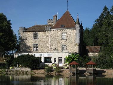 Caravan in Champs-Romain (Dordogne) or holiday homes and vacation rentals