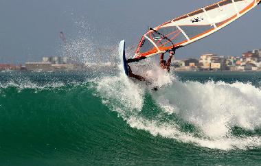 kite surfing