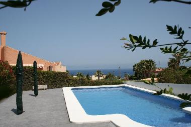 Villa in El Campello (Alicante / Alacant) or holiday homes and vacation rentals