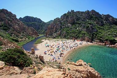 Spiaggia Li Cossi, Costa Paradiso