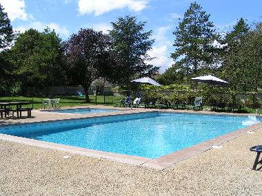 Pool area with seperate childrens pool