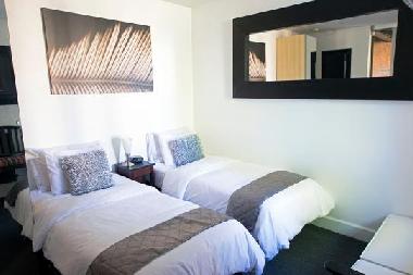 Bedroom 2: with 1 King or 2 Twins