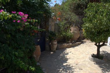 ENTRANCE TO THE PREMISES