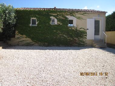 Villa in flaux (Gard) or holiday homes and vacation rentals