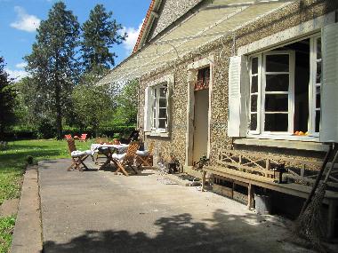 for one of the three terraces around the house you can enjoy evenings with its  bright starry sky