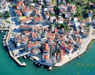 Holiday House in Pirovac (Sibensko-Kninska) or holiday homes and vacation rentals