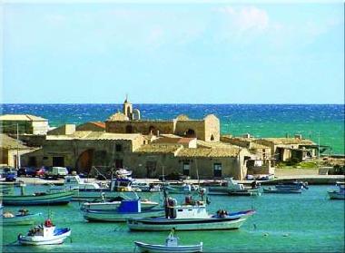 tourist photo - marzamemi