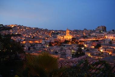 tourist photo - Modica