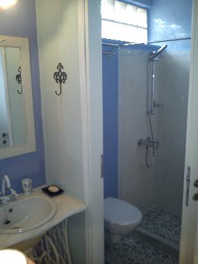 the guesthouse bathroom