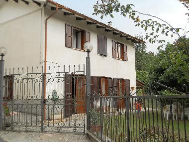 Holiday House in Borgo S.Antonio (Visso9 (Macerata) or holiday homes and vacation rentals