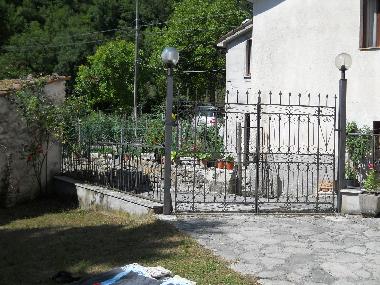 Holiday House in Borgo S.Antonio (Visso9 (Macerata) or holiday homes and vacation rentals