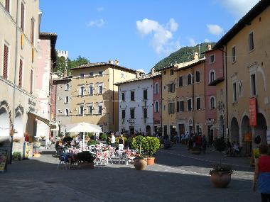 Holiday House in Borgo S.Antonio (Visso9 (Macerata) or holiday homes and vacation rentals