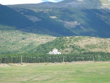 Holiday House in Borgo S.Antonio (Visso9 (Macerata) or holiday homes and vacation rentals