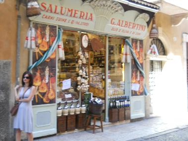 Holiday House in Borgo S.Antonio (Visso9 (Macerata) or holiday homes and vacation rentals