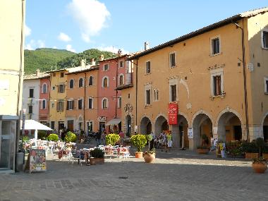 Holiday House in Borgo S.Antonio (Visso9 (Macerata) or holiday homes and vacation rentals