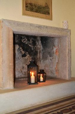 Caminetto nella sala - Lu sule