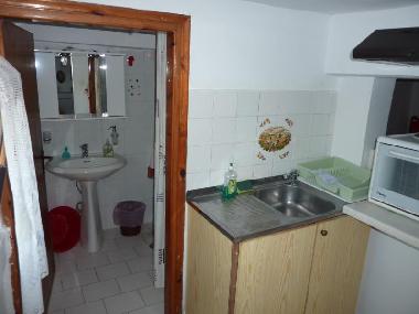 BATHROOM -KITCHENETTE - STUDIO 2