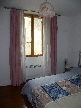 Middle bedroom