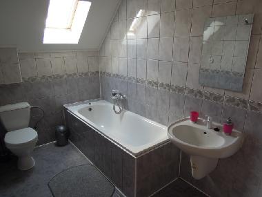 En suite to bedroom