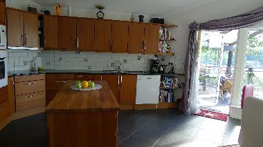 Kitchen and dining area with door to the terrace