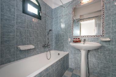 Bathroom of apartment for 4/6 persons