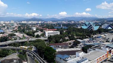 Lake Titiwangsa a 12 -15 minute walk from the condo, bike, inline skate and more can be hired