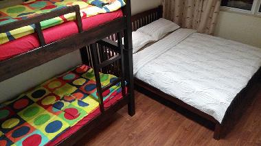 Extra large bedroom with 1 set dble bunk and queen bed
