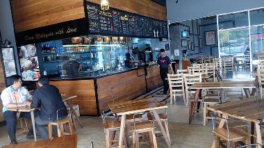 Cafe Teh Tarik located onsite at the condo, good food & service