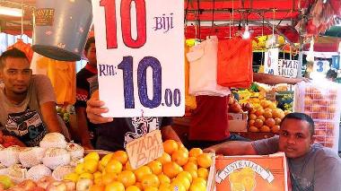 Chow kit market an 8 - 10 minute walk away, one of the largest and most popilar wet markets in K.L