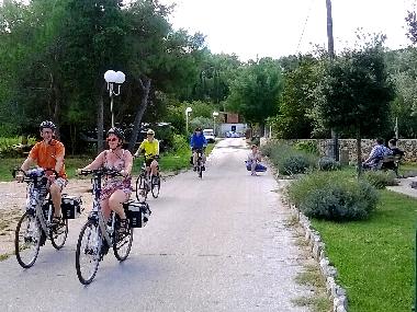 Holiday House in Mali Lukoran (Zadarska) or holiday homes and vacation rentals