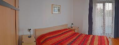 Second bedroom, with matrimonial bed and exit to a large terrace overlooking the garden