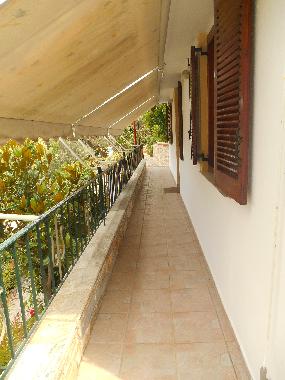 ENTRANCE FROM APARTMENT FOR 4 PEOPLE