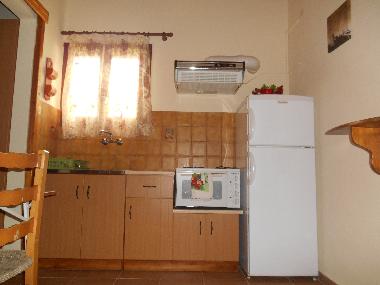 KITCHEN . ROOM FOR 2-3 PEOPLE