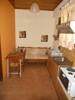 KITCHEN. ROOM FOR 4 PEOPLE