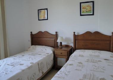 2 bedroom with simple beds